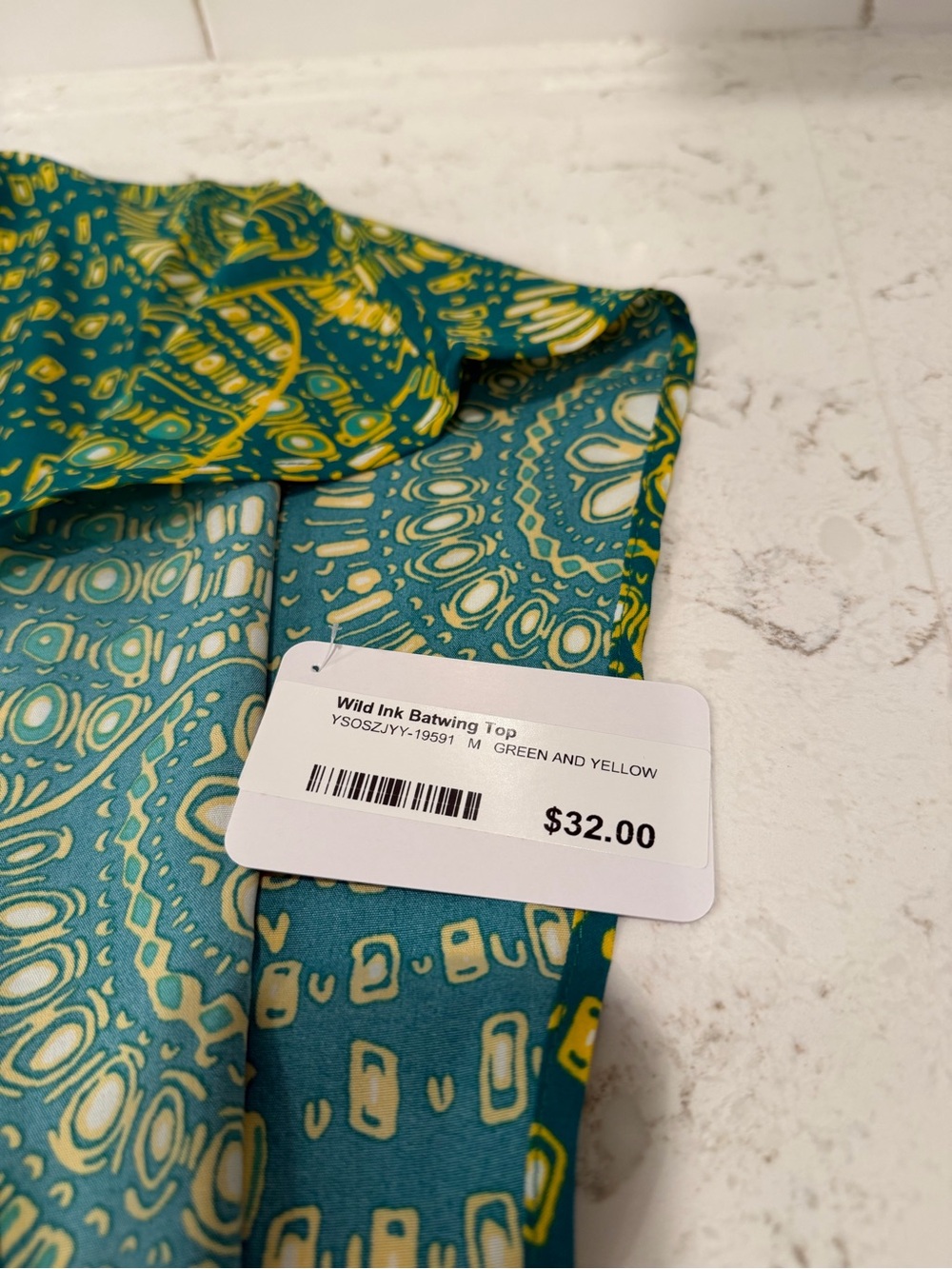 Boho Print Short Sleeve V-Neck Top in Green and Yellow NWT Size M - Picture 4 of 4